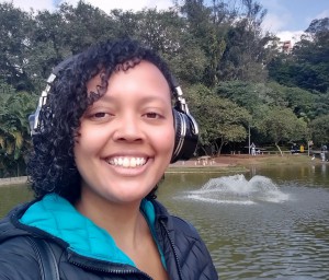 Selfie da psicóloga Táhcita Medrado Mizael em um parque