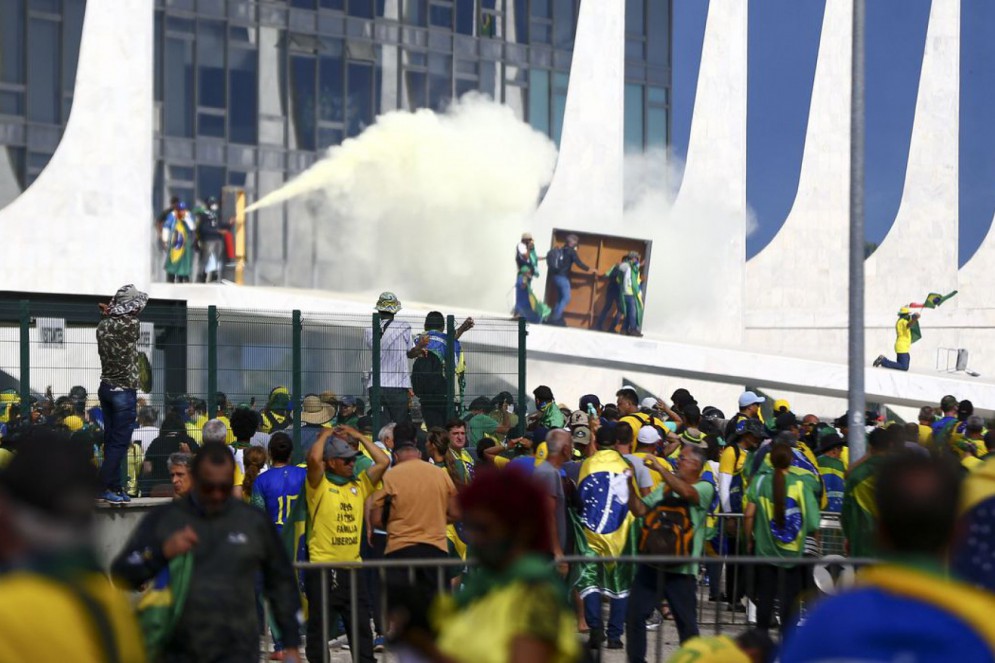 Depois de perderem a eleição em 2022, apoiadores de Bolsonaro tentaram dar um golpe de Estado invadindo as sedes dos três poderes(Foto: Marcelo Camargo/Agência Brasil)