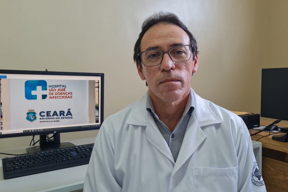 O médico infectologista Érico Arruda atua no Ambulatório de SIDA do Hospital São José de Doenças Infecciosas(Foto: Acervo pessoal)