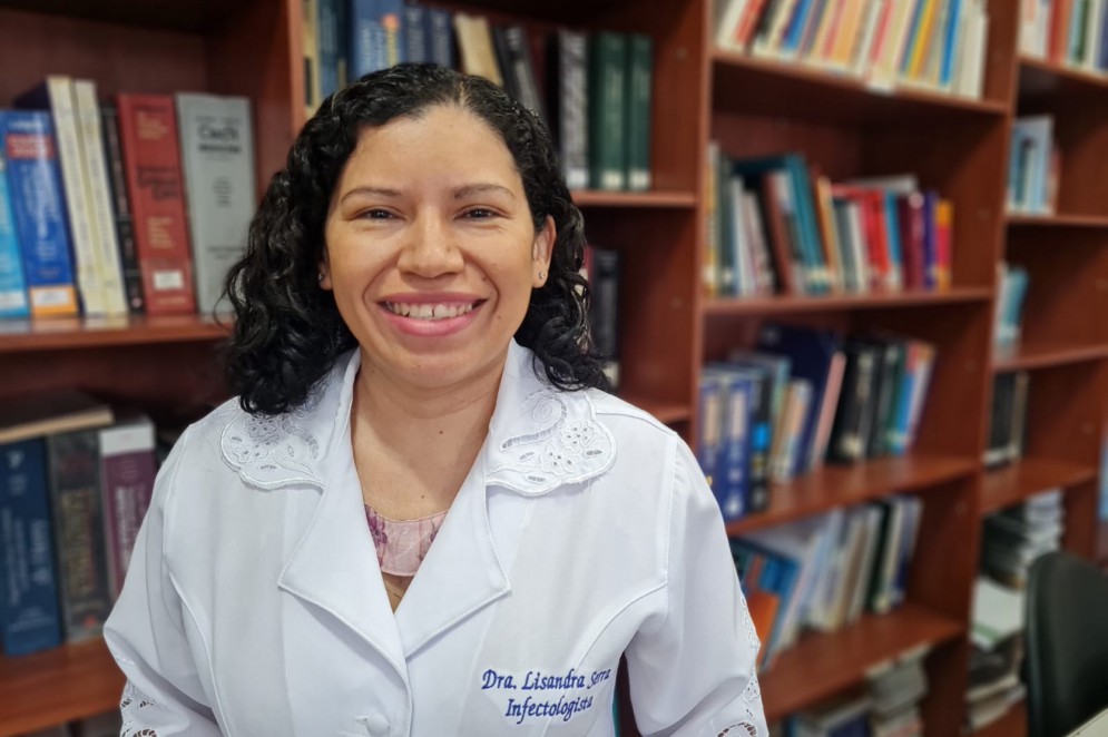 A médica Lisandra Damasceno é professora da Faculdade de Medicina da UFC e Presidente da Sociedade Cearense de Infectologia(Foto: Acervo pessoal)