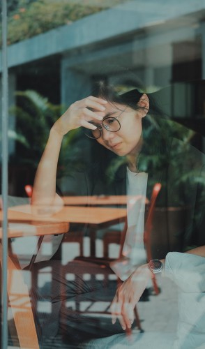 Provavelmente, na maioria dos casos ela seria julgada de forma diferente, e esse comportamento seria reprovado.