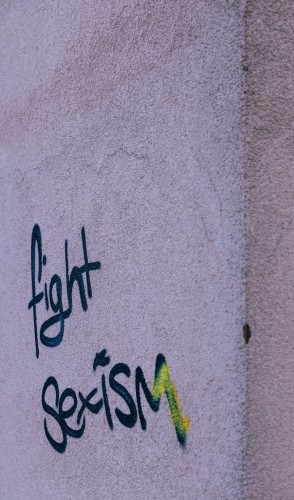 A ONG Elas no Poder destaca que a prática, 