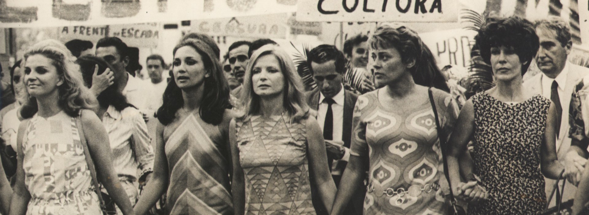 Artistas protestam contra a ditadura militar em fevereiro de 1968. Na imagem, Tônia Carrero, Eva Wilma, Odete Lara, Norma Bengell e Cacilda Becker. (Foto: Arquivo Nacional)