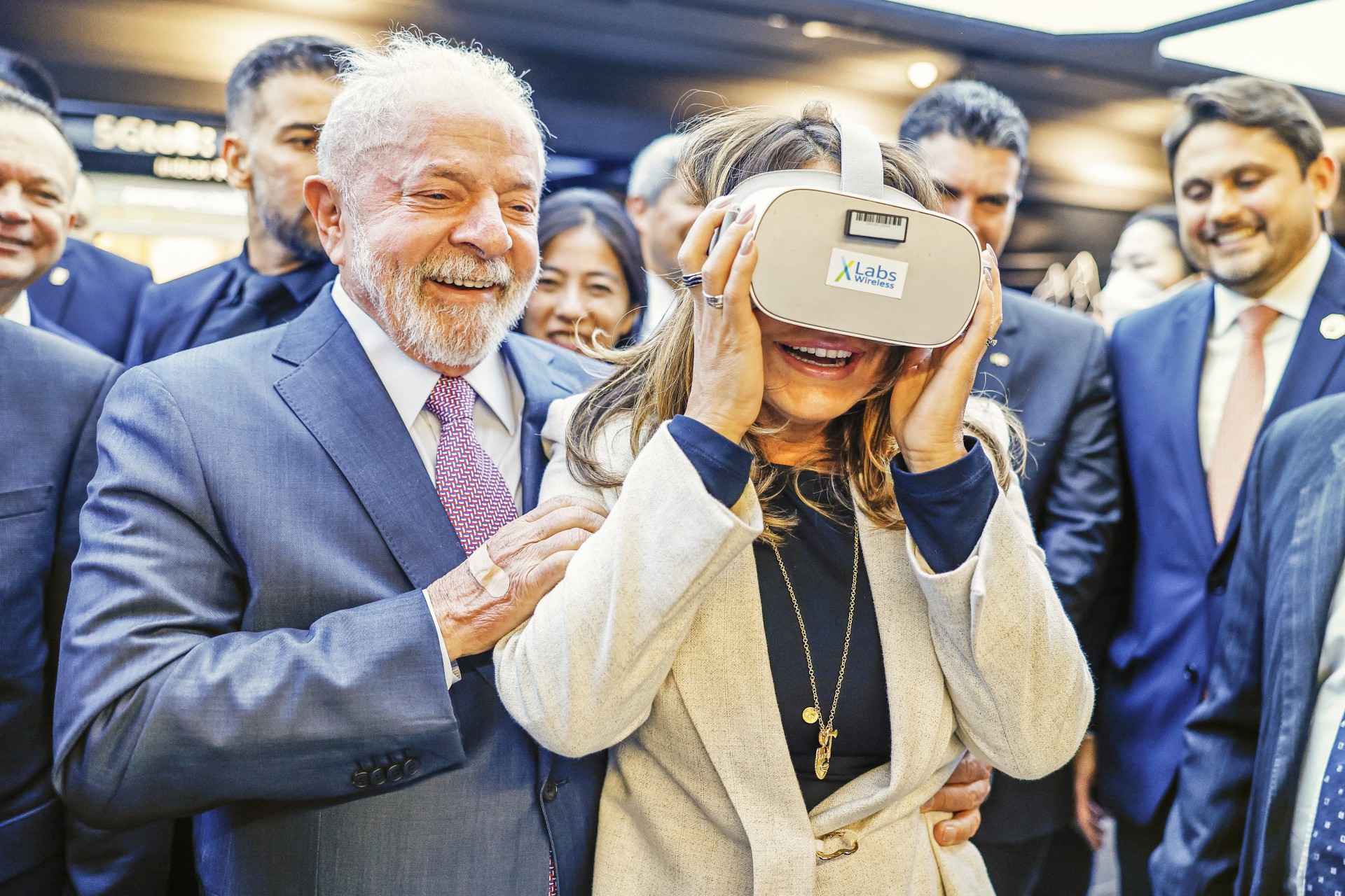 Lula e Jana em viagem à China: Brasil resgata imagem internacional, mas imprensa do Sudeste segue em teclas do passado  (Foto: RICARDO STUCKERT / BRAZILIAN PRESIDENCY / AFP)