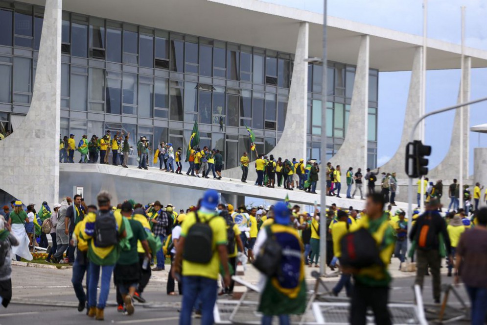 ￼A tentativa de golpe de Bolsonaro. Manifestantes invadem Congresso, STF e Palácio do Planalto no dia 8 de janeiro de 2023(Foto: Marcelo Camargo/Agência Brasil)