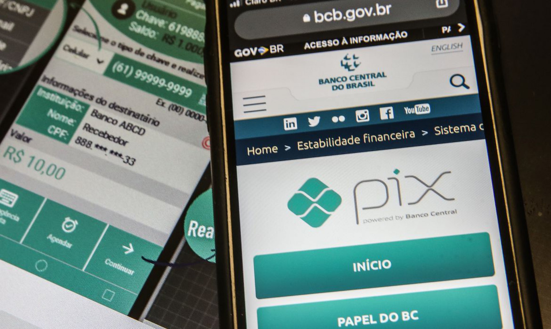 Pix é o pagamento instantâneo brasileiro. O meio de pagamento criado pelo Banco Central (BC) em que os recursos são transferidos entre contas em poucos segundos, a qualquer hora ou dia. É prático, rápido e seguro. (Foto: Marcello Casal JrAgência Brasil)