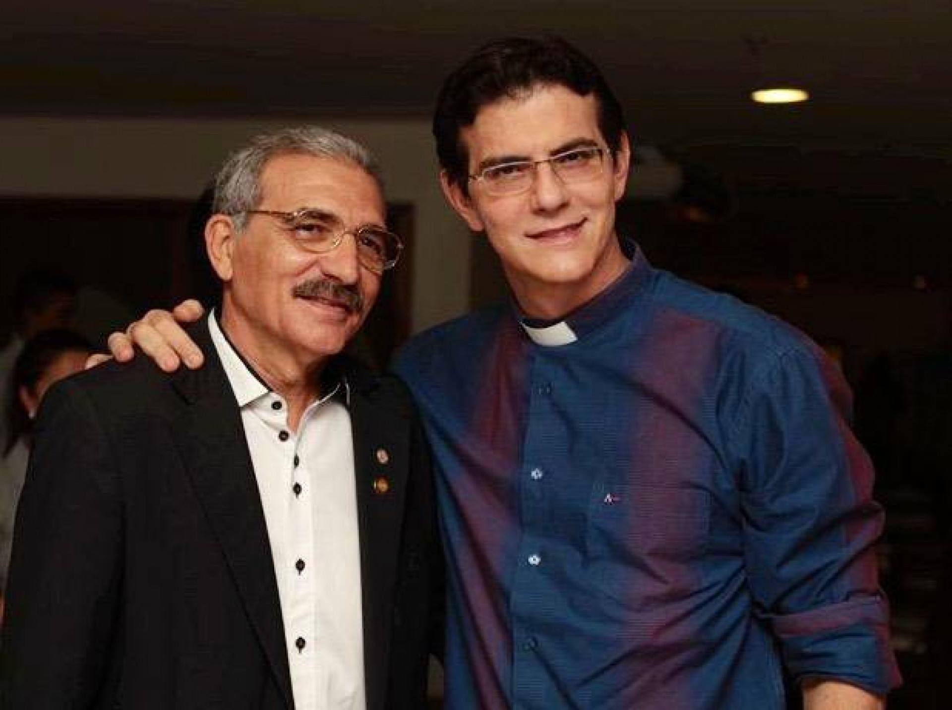 Padre Reginaldo Manzotti e deputado Walter Cavalcante(Foto: Divulgação )