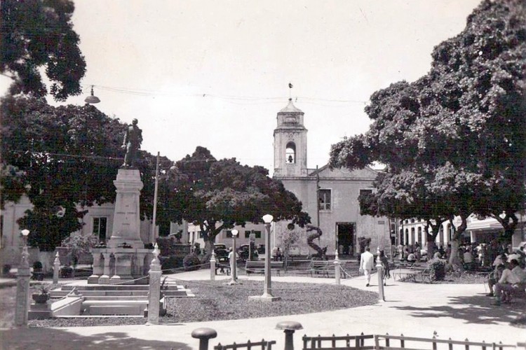 Praça General Tibúrcio (Praça dos Leões) no início dos anos 50(Foto: Acervo/Fortaleza Nobre)