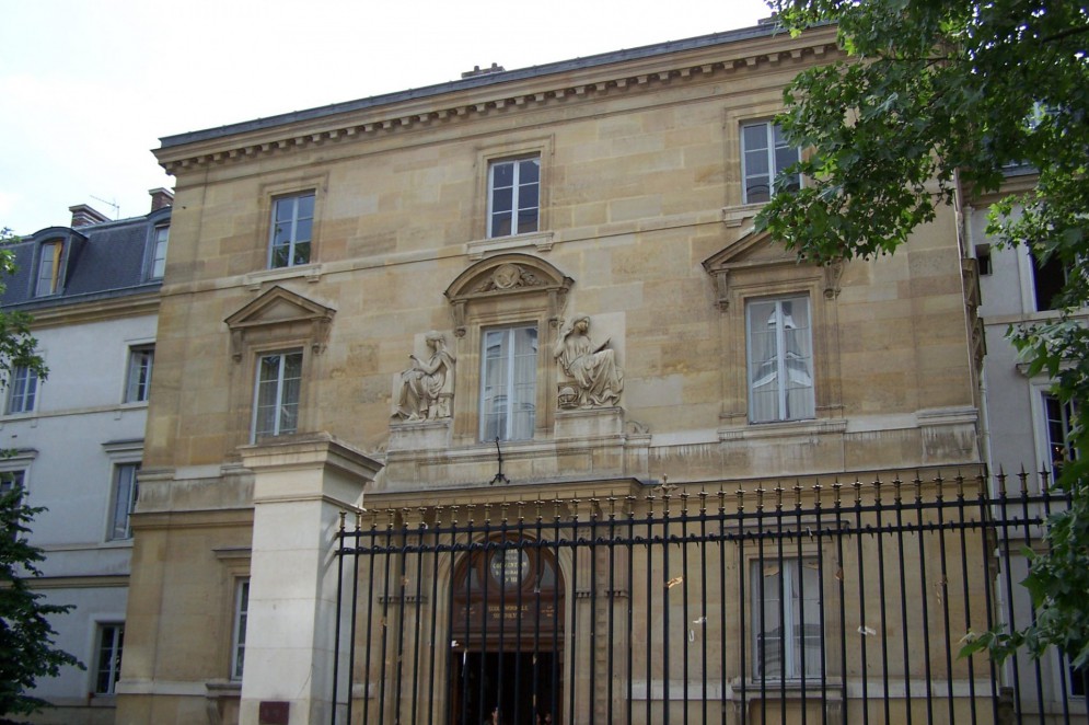 Fachada da Escola Normal Superior de Paris.