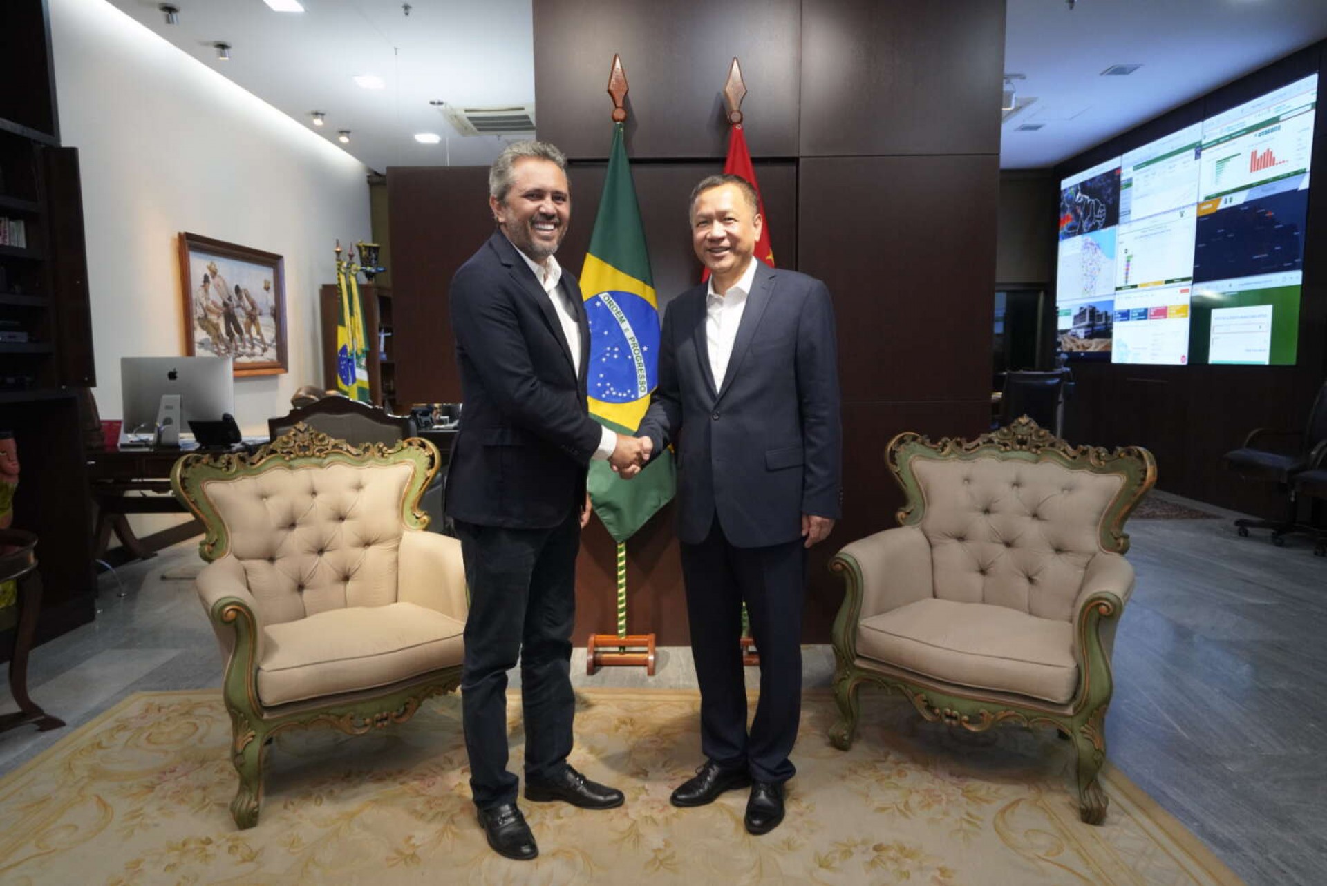 Governador Elmano de Freitas e prefeito de Xiamen, Huang Wen Hui (Foto: carlos gibaja)