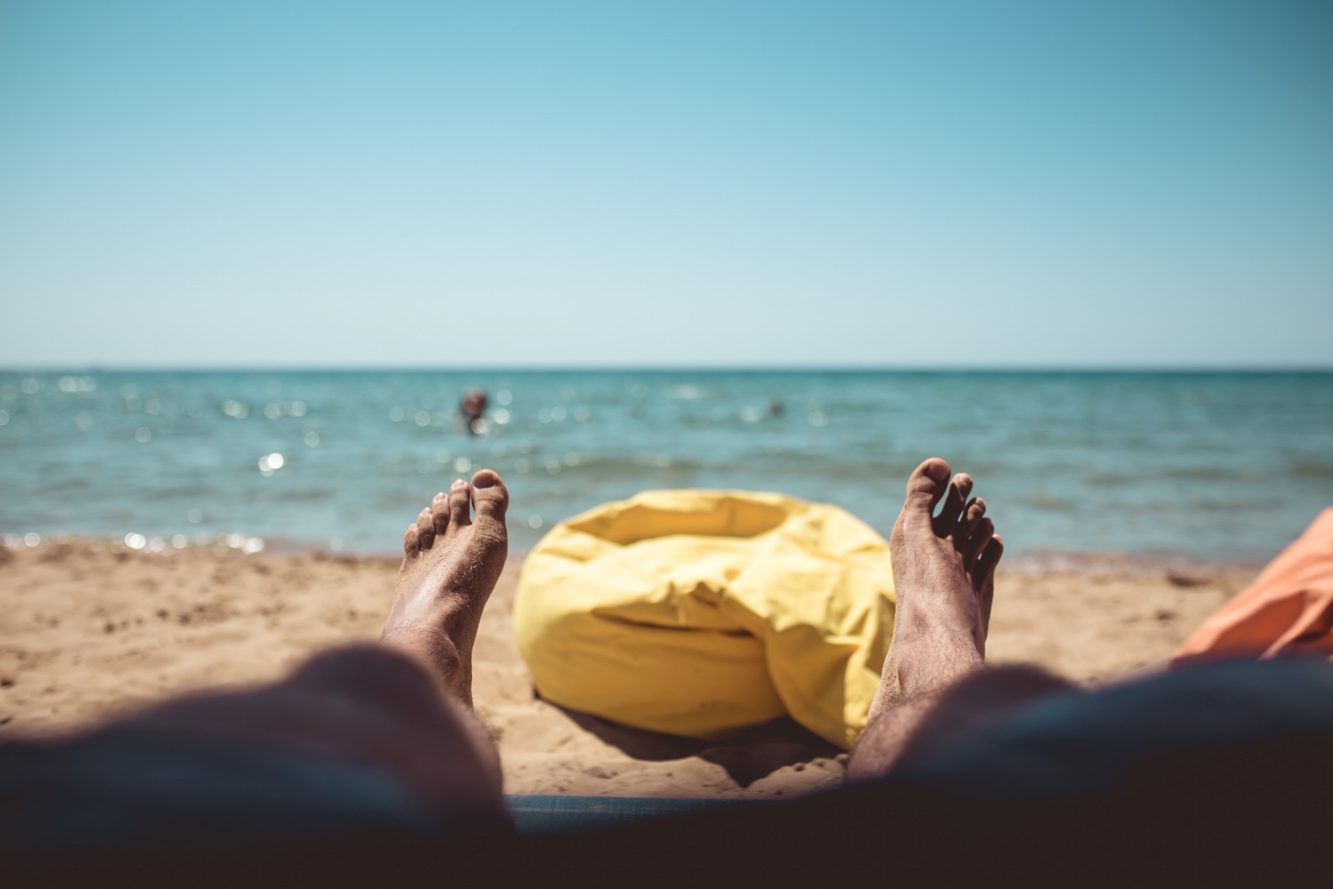 Um filho, de repente, cresce e torna-se homem  (Foto: Unsplash/Alexander Mils)