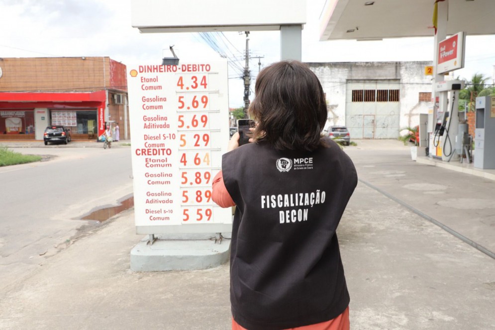 Fiscalização do Decon nos postos de combustíveis do Ceará