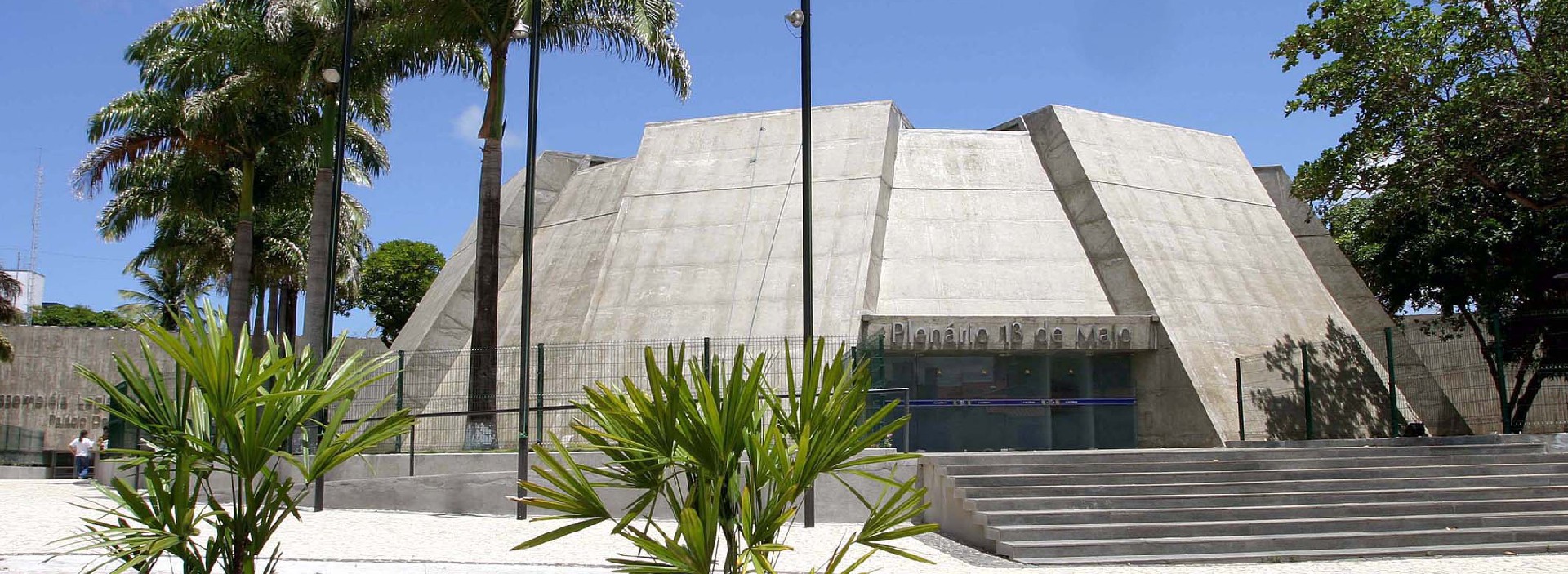 Fachada Plenário 13 de Maio da Assembleia Legislativa do Ceará (Foto: ALECE)