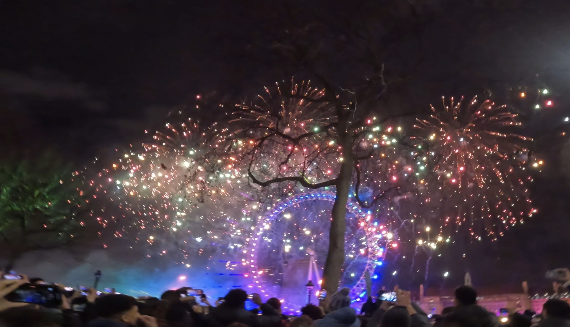 Show de fogos silenciosos em Londres (Foto: Larissa Lima )