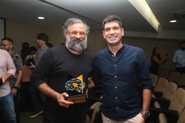 Jocélio Leal e Chateaubriand Arrais, presidente da Acadi(Foto: João Filho Tavares/O POVO)