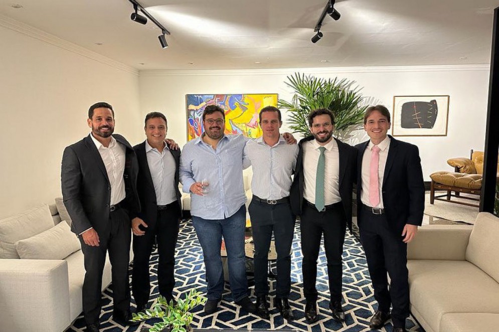 Rafael Sá, Érico Silveira, Alcimor Rocha, Gilvando Figueiredo, Matheus Braga e Eduardo Araújo: escritório em Brasília(Foto: divulgação )