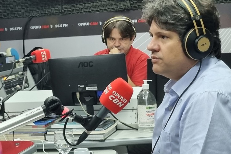 Ceo do grupo Alvoar Lácteos, Bruno Girão, fala de relação com produtores e investimentos na rádio O POVO CBN(Foto: Paloma Vargas)