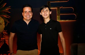 Anfitrião Fabiano Barreira (4.7)  e  Marcelo, do rol dos primeiros  pedaços  