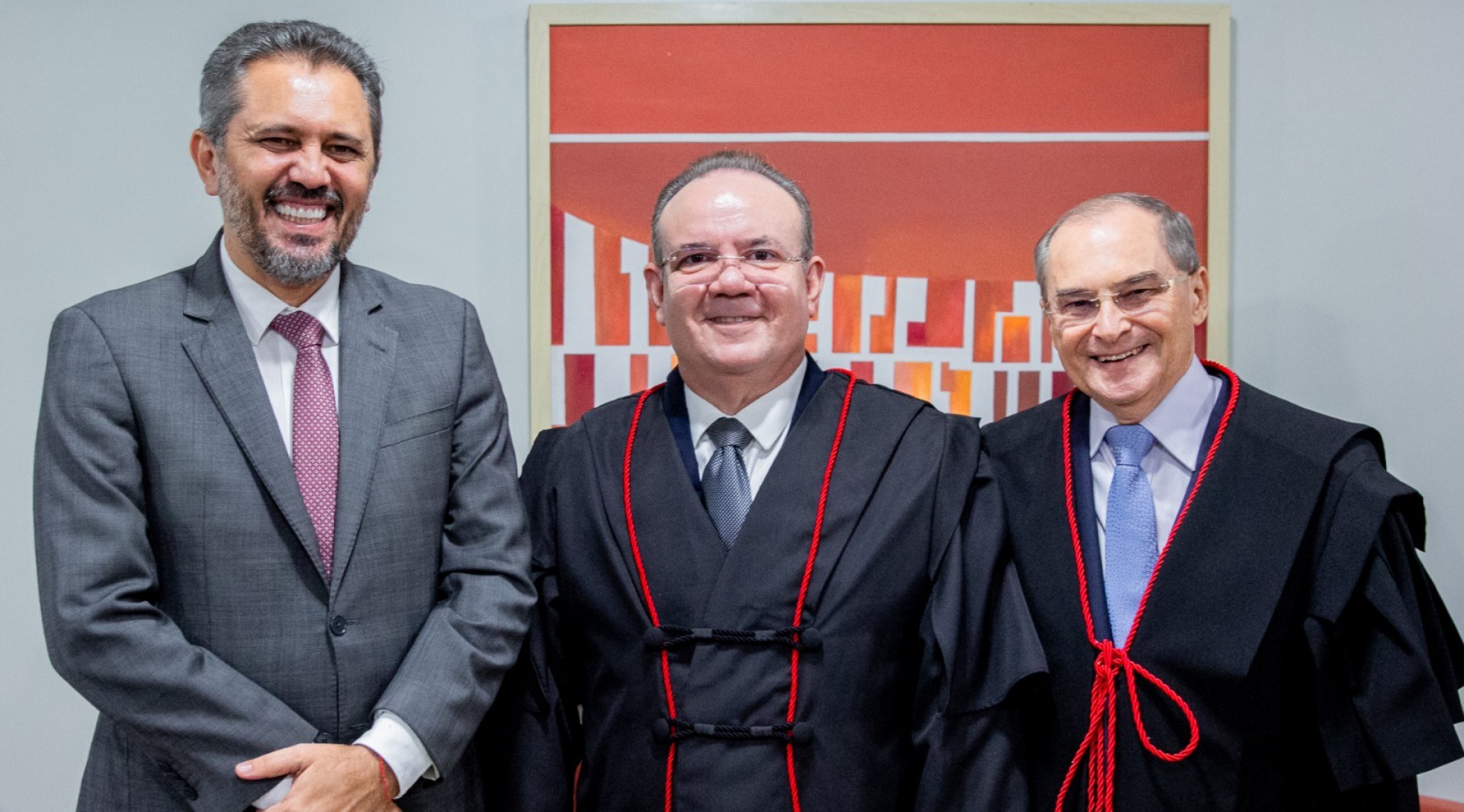 (Foto: divulgação TJCE)Elmano de Freitas, Jaime Medeiros Neto e Abelardo Benevides 