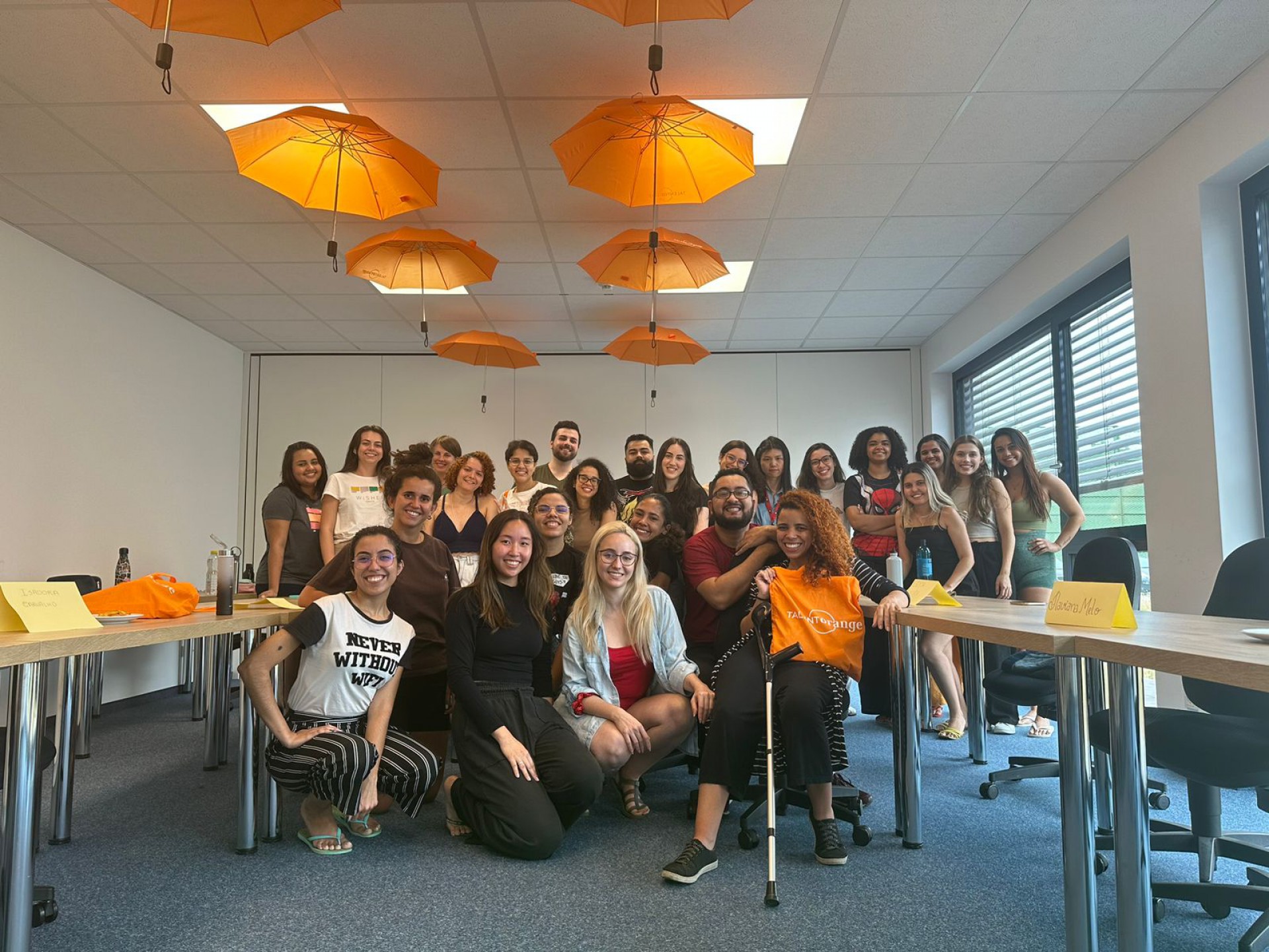 Flaviana Felix e sua turma de enfermeiros brasileiros que foram no final do mês de junho para a Alemanha, concluir estudos da língua nativa (Foto: Arquivo pessoal)