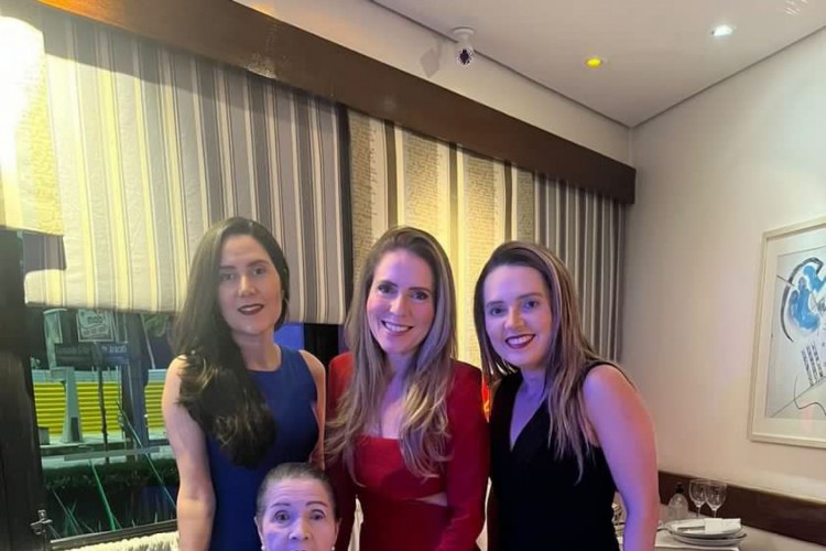 Ana Muniz com as filhas Mariana, Águeda e Ana Cecília Muniz (Foto: arquivo pessoal )