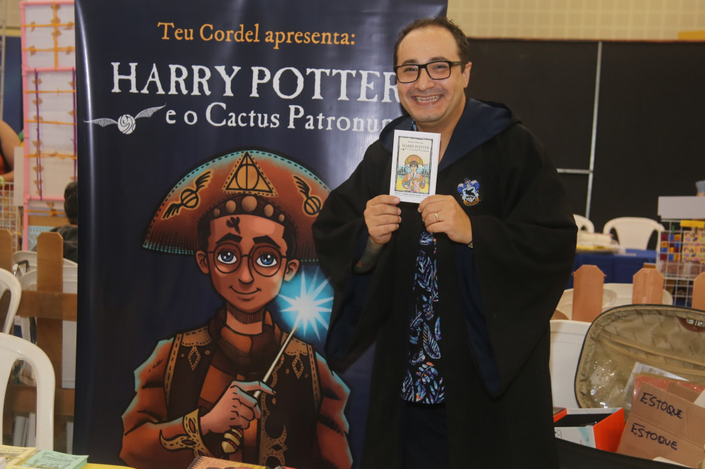 Patrick Lima é responsável por escrever o cordel "Harry Potter e o cactus patronum"(Foto: Victor Gomes / Photo)