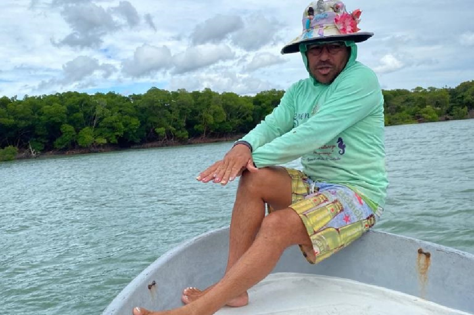 Seu Neném, guia e personagem no passeio pelo mangue (Foto: Danilo Fontenelle / Especial para O POVO)