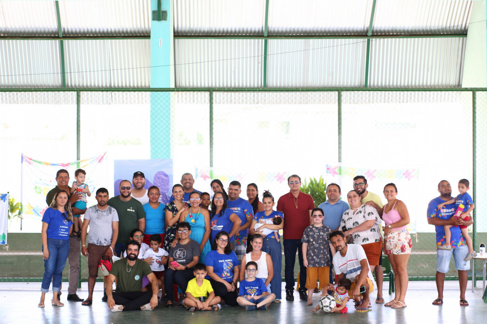 Integrantes da Associação de Familiares e Amigos dos Autistas de Quixeramobim (Afaaq)(Foto: Afaaq / Divulgação)