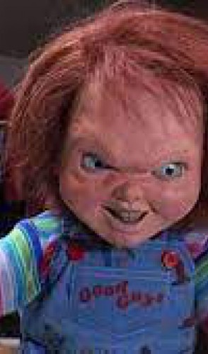 Um personagem de terror tão pop que virou até brinquedo de verdade foi Chucky: o boneco assassino