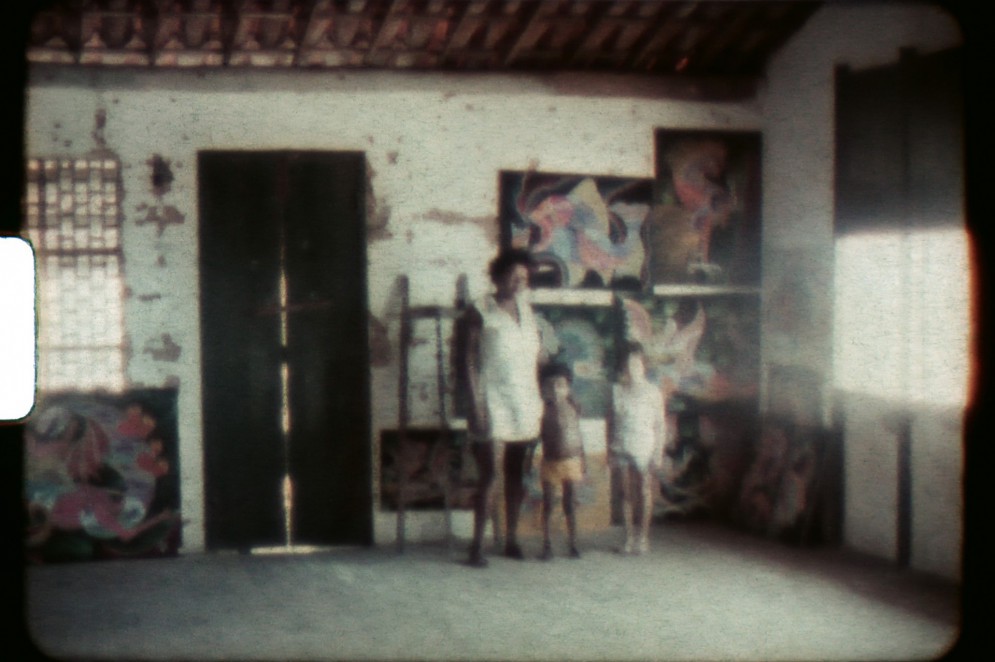 (Foto: Acervo do Museu da Imagem e do Som Chico Albuquerque)Frame da obra "Homens trabalhando", com Chico da Silva e sua filha.