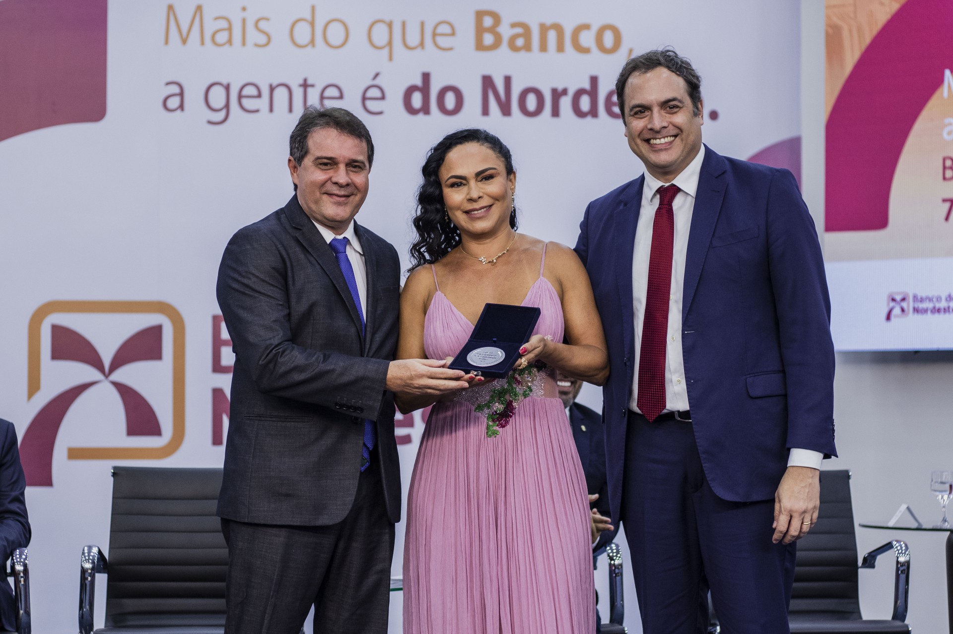 (Foto: Fernanda Barros/ O POVO)Evandro Leitão, Aparecida Damasceno
e Paulo Câmara