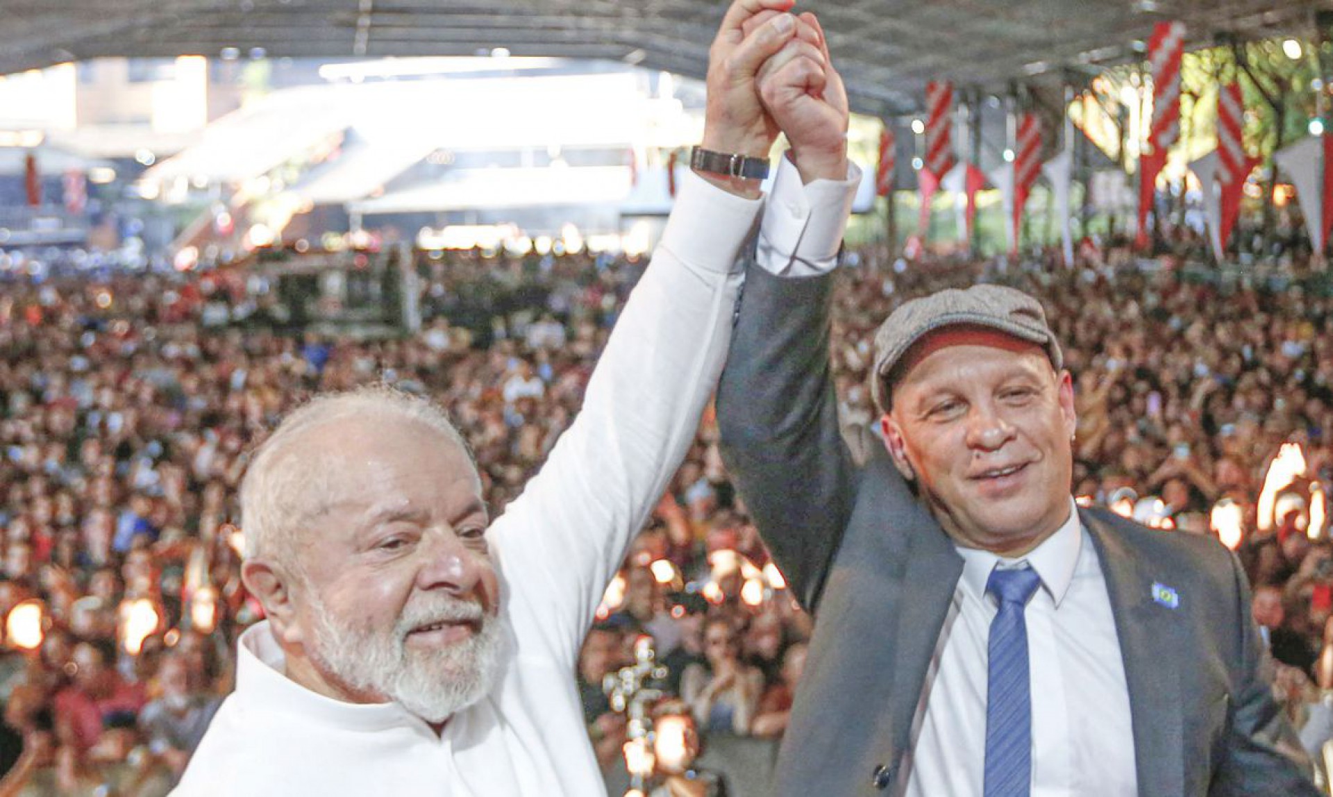 São Bernardo do Campo (SP) 23/07/2023  - Presidente  Luiz Inácio Lula da Silva (e), participa do evento de posse da nova diretoria do Sindicato dos Metalúrgicos do ABC, Moisés Selerges Júnior (d).
Foto: Paulo Pinto/Agência Brasil
                                                                                                                                           (Foto: Paulo Pinto/Ag?ência Brasil)