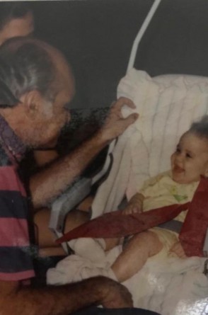 "Quando penso no meu avô me vêm à cabeça algumas palavras que expressam muito sobre ele: fé, família, arquitetura e amor", expressa a arquiteta Rafaela Marrocos, neta de Marrocos Aragão (Foto: Acervo pessoal)