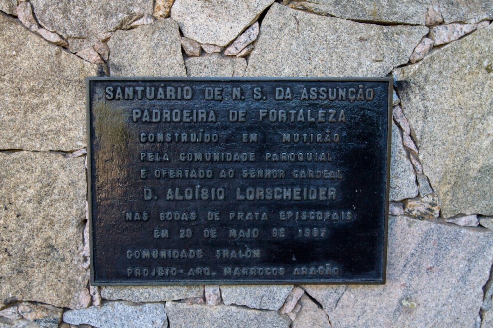 A construção foi ofertada a Dom Aluisio Lorscheider, arcebispo de Fortaleza entre 1973 e 1995, em suas bodas de prata episcopal(Foto: Acervo/Santuário de Nossa Senhora da Assunção)