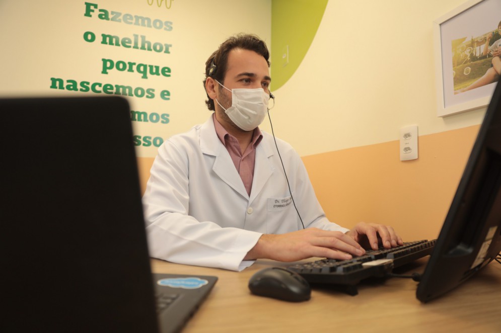 Profissionais da Unimed Fortaleza, no pico da pandemia, chegaram a atender 1.588 pessoas somando as duas modalidades, virtual e presencial, em um dia(Foto: Divulgação Unimed Fortaleza)