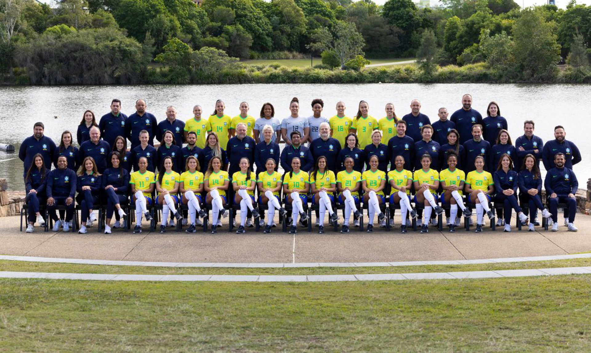 Em meio a treinos, seleção feminina faz foto oficial da Copa do Mundo (Foto: Thais Magalhães/CBF)