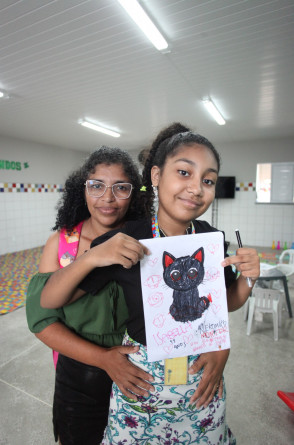 FORTALEZA, CEARÁ, BRASIL, 07.08.2023: Marta Sousa e sua filha, Maria Isabela. Prefeitura entrega novo Caps Infantil. Granja Portugal.(Foto: FÁBIO LIMA)