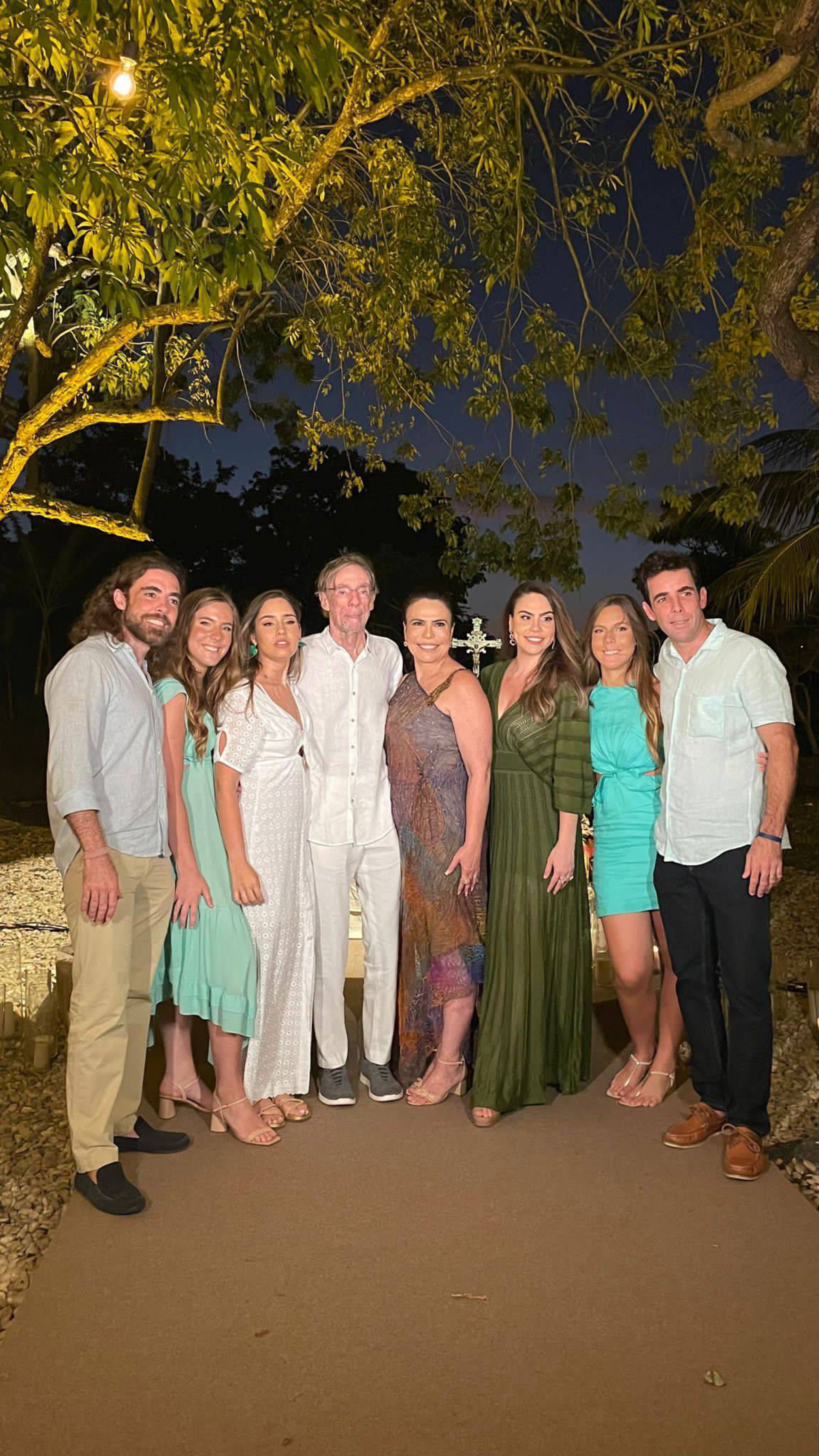 (Foto: Divulgação )Filhos com os pais 
Andréa e Alexandre