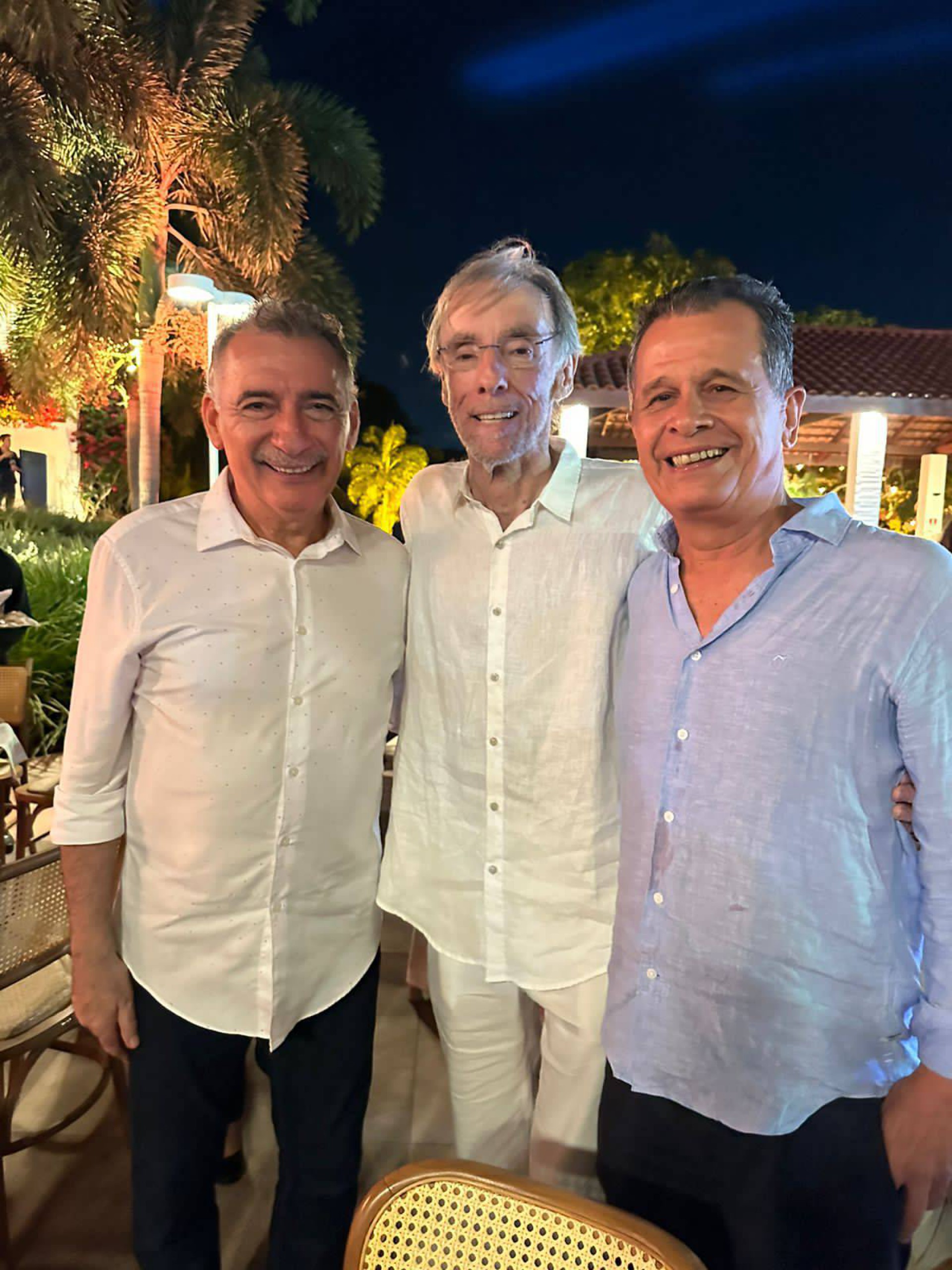 (Foto: Divulgação )Alexandre com os amigos 
Artur Bruno e Marcelo Távora