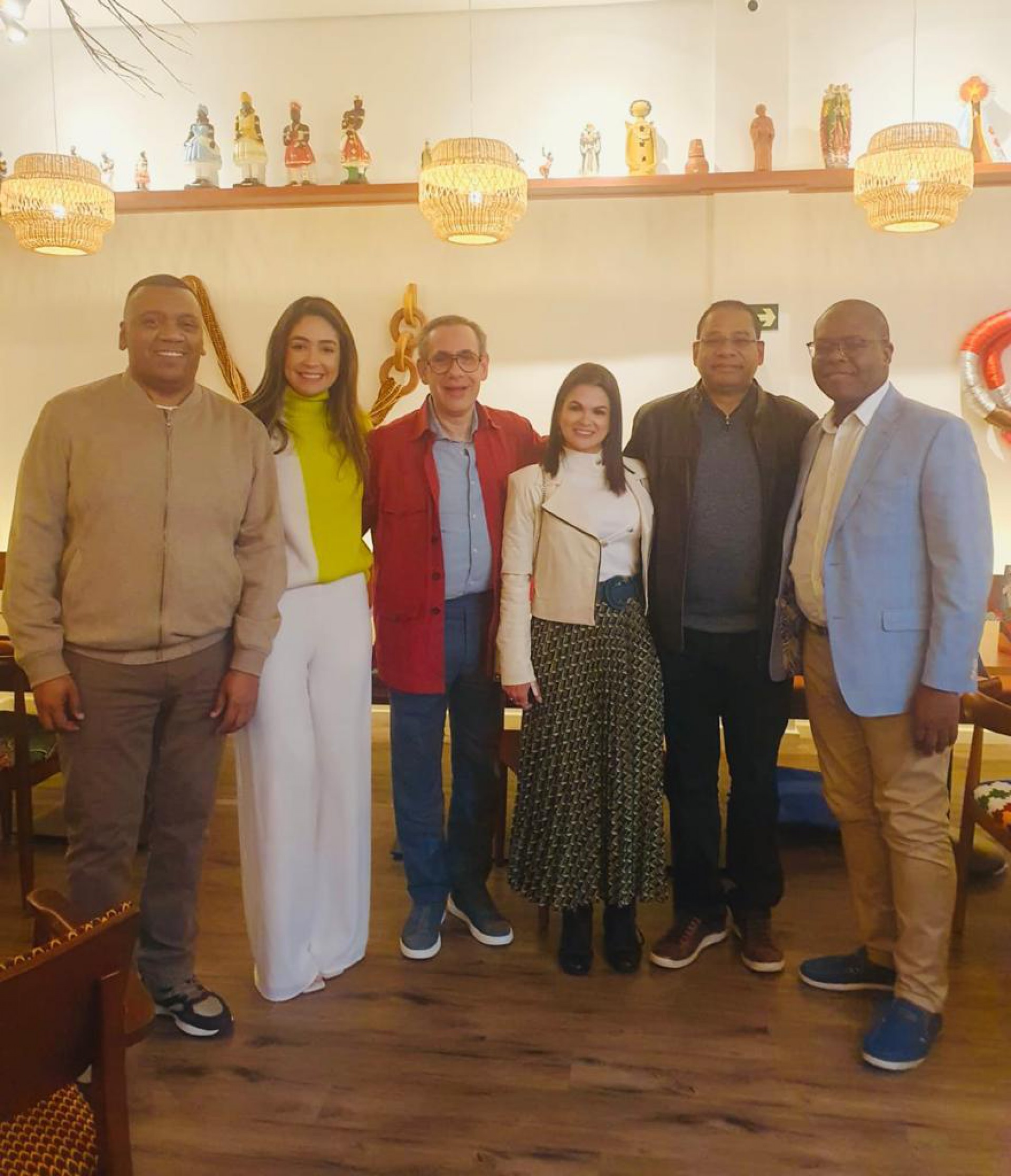 (Foto: reprodução redes sociais)Preto Zezé, Giovanna Calis de Puccio, Walfrido Warde, Mariana Pedrosa, André Costa e Silvio Almeida 