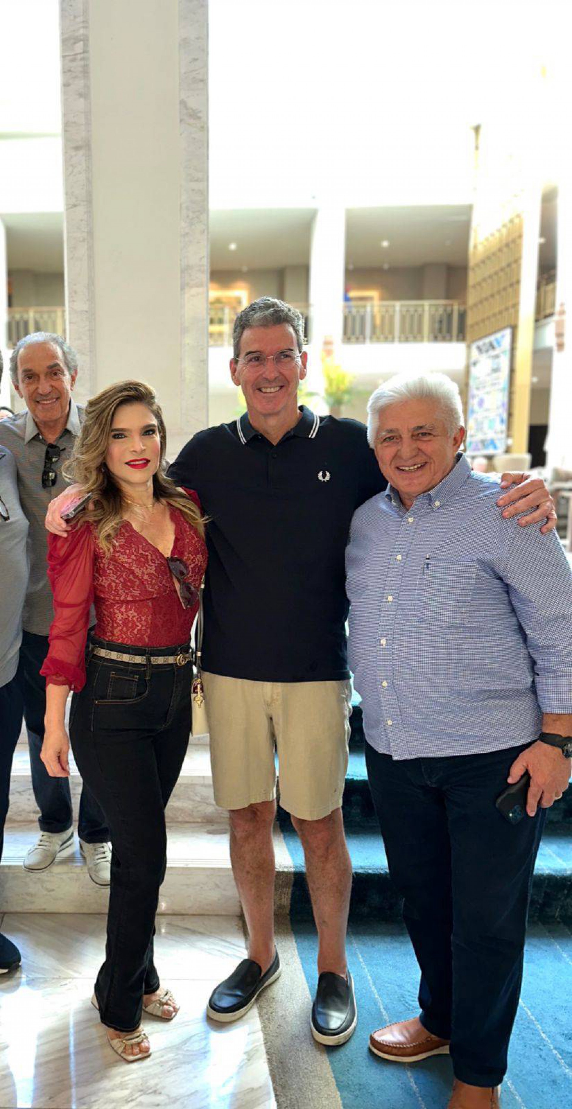 (Foto: Arquivo pessoal)Os dois com Deusmar Queiroz e o médico Wilson Meireles