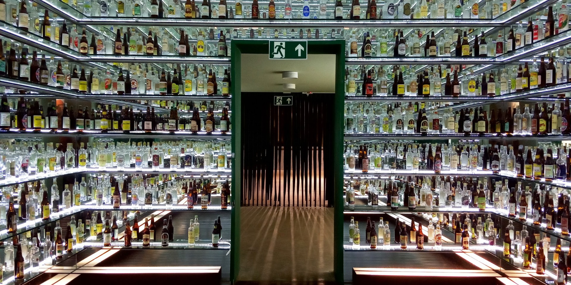 Museu da Cachaça, em 
Salinas (MG). Sala das Garrafas  (Foto: divulgação)