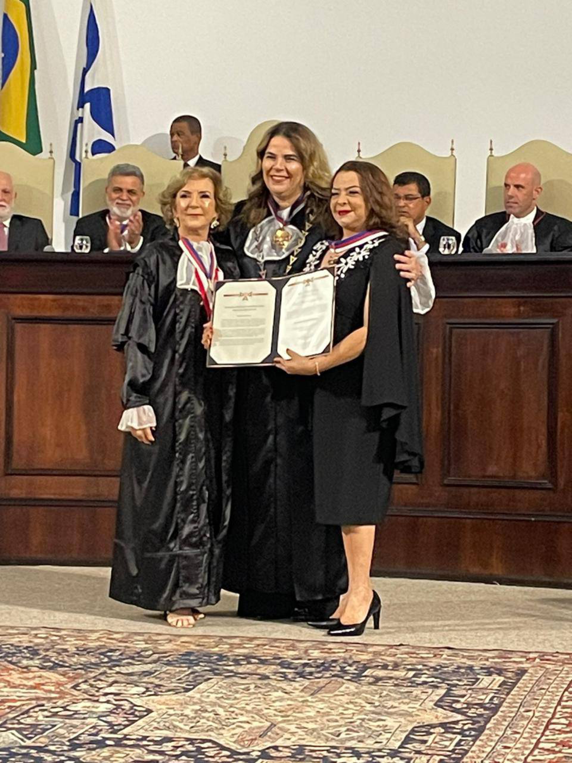Desa. Luiza Lomba, corregedora do TRT/5ª Região, Desa. Débora Machado, presidente e Desa. Roseli Alencar, vice-presidente do TRT/7ª Região (Foto: Divulgação)
