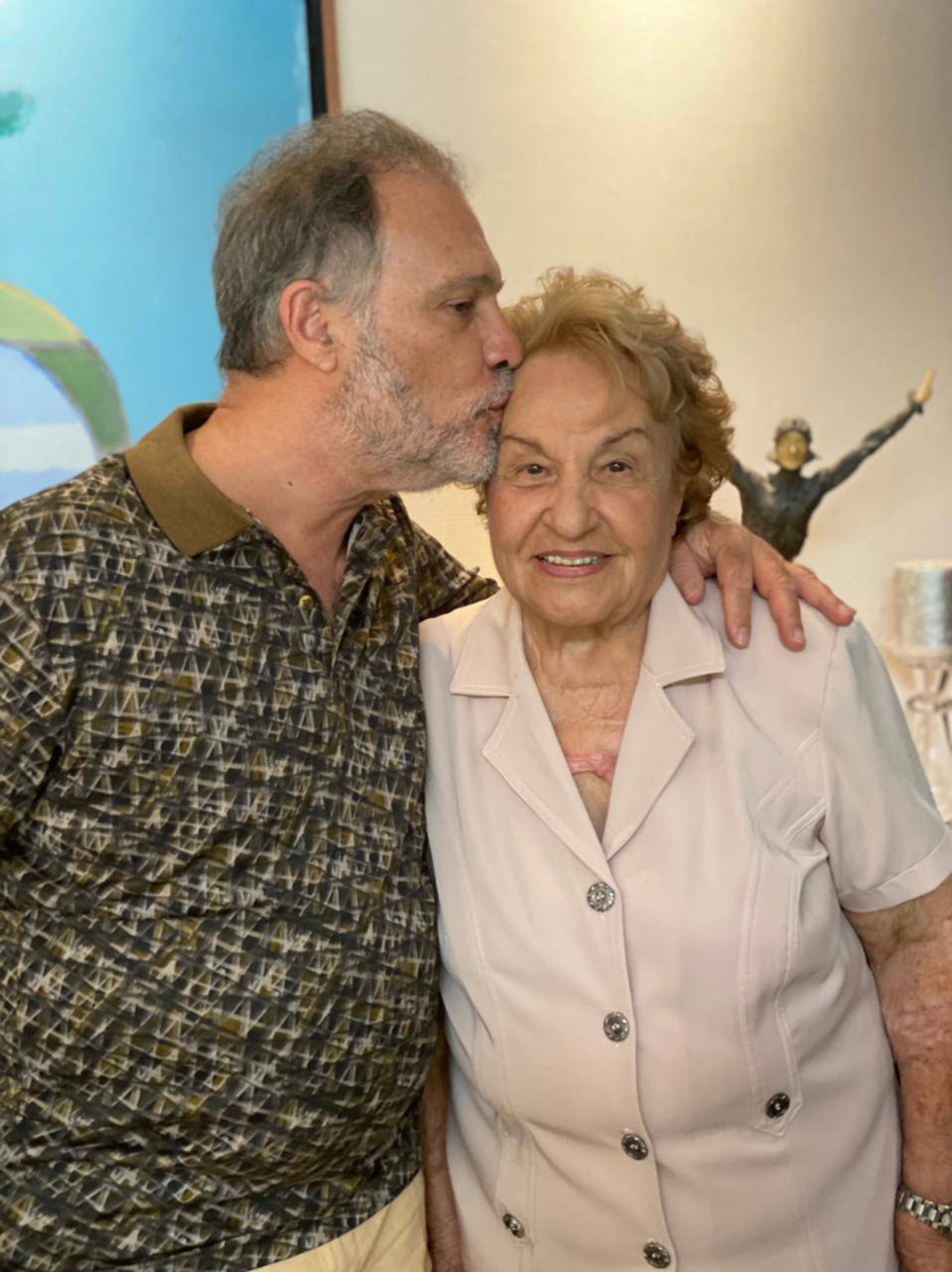 Dona Cybelle e o filho José Carlos Pontes. Sempre um testemunho de amor e admiração(Foto: Arquivo pessoal)
