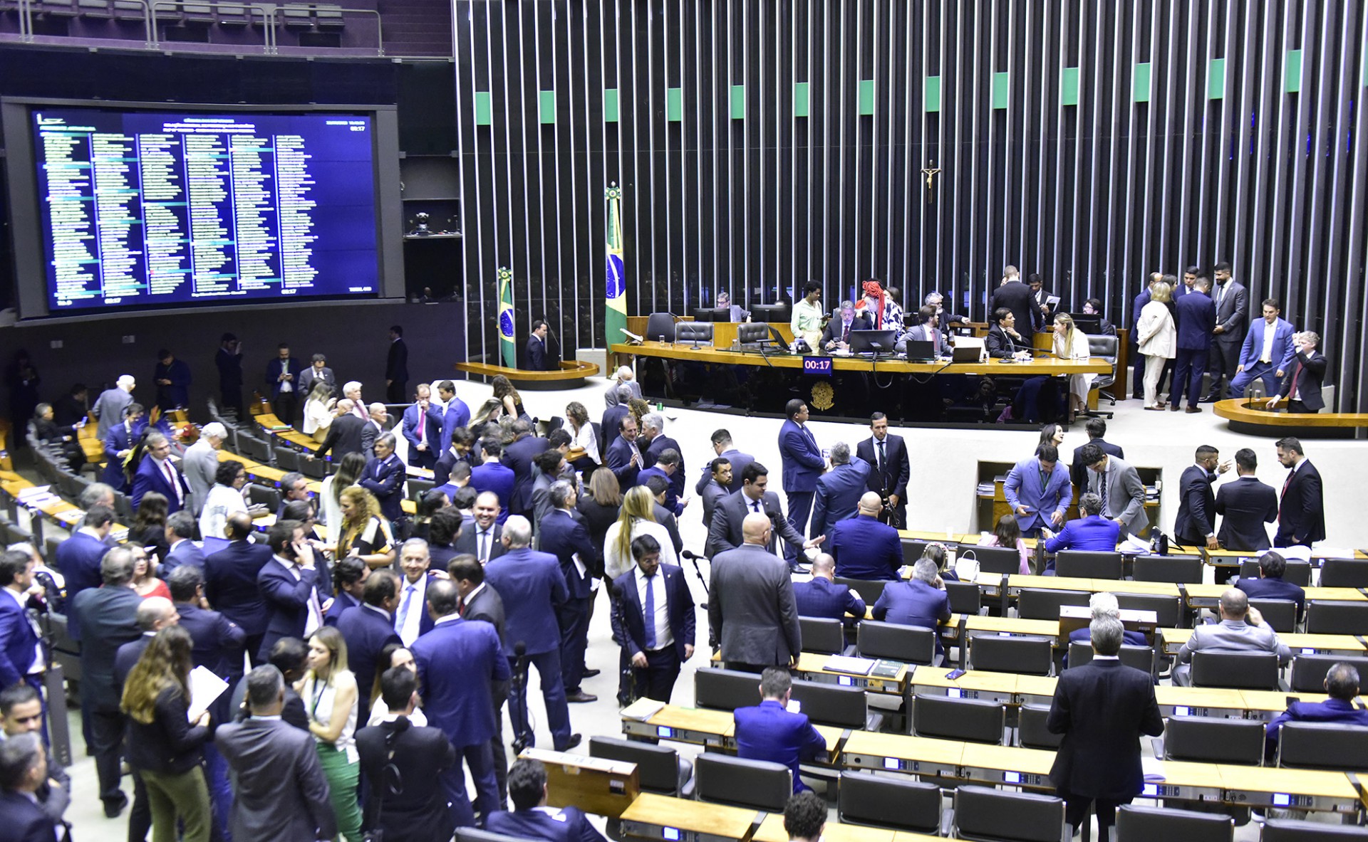 CÂMARA aprovou arcabouço fiscal com 379 votos favoráveis e 64 contrários (Foto: Zeca Ribeiro/Câmara dos Deputados)