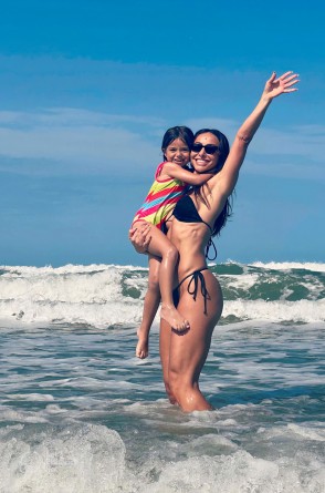 Sabrina Sato e Zoe: campanha de beachwear(Foto: Sato Kid e Cia do Broto/ divulgação )