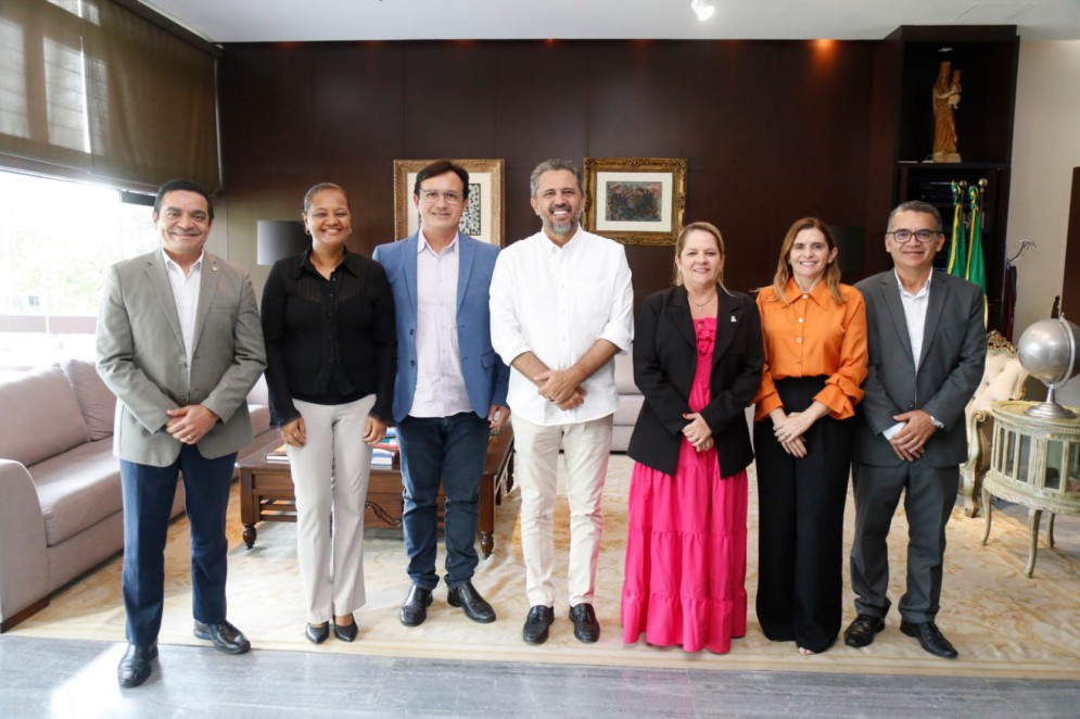 Novo reitor da UFC foi recebido pelo governador Elmano de Freitas (Foto: Thiago Gaspar/Governo do Estado)