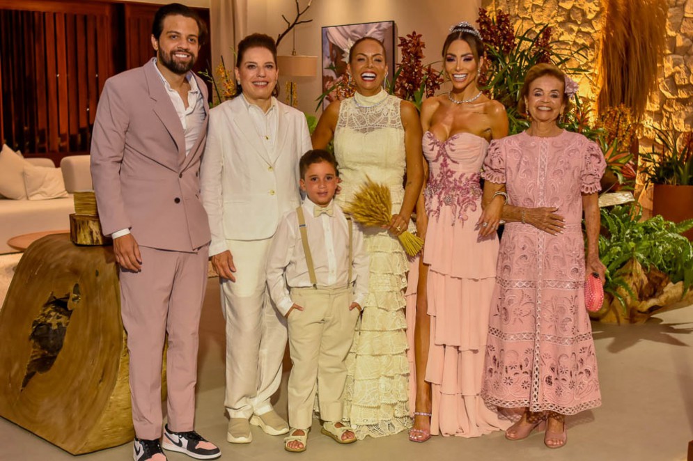 João Victor Martins, Denise Bezerra e Gil Santos com Bento, Fê Sena e Noca Santos(Foto: Erivando Nunes)