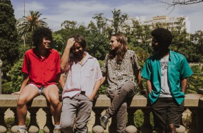 A banda goiana Boogarins se apresenta em Fortaleza
