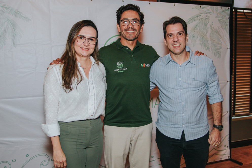 Executivos da MRV, Patrícia Pessoa, gestora executiva de Desenvolvimento Imobiliário no Nordeste; Alessandro Almeida, diretor comercial; e José Medrado, gestor comercial(Foto: divulgação )